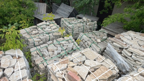 Плитняк гранитный галтованный купить в Барнаул