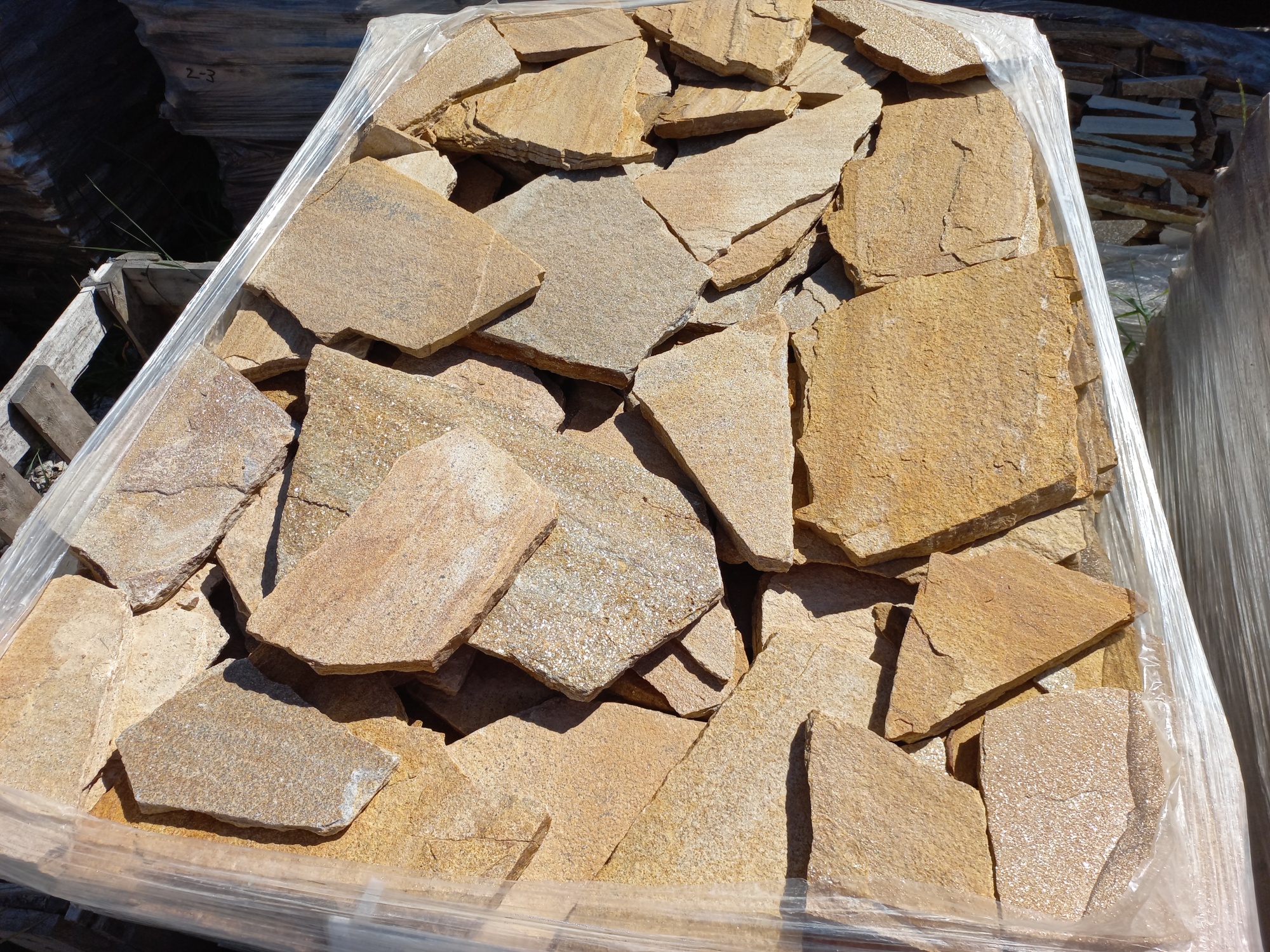 Плитняк златолит жёлтый золотистый для фасада 1,5-3см купить в Барнаул