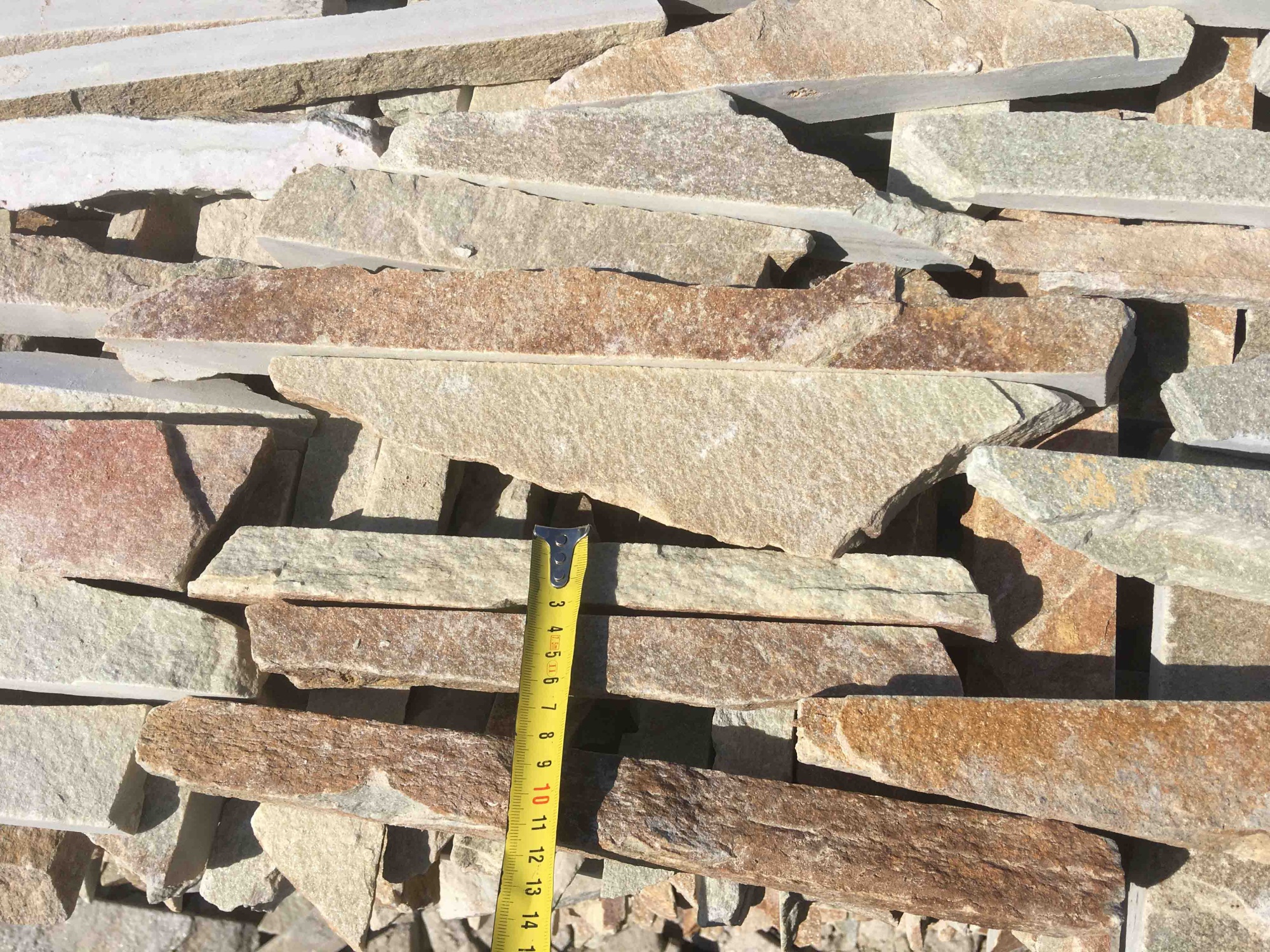 Горбушка златолит золотистый для облицовки купить в Барнаул