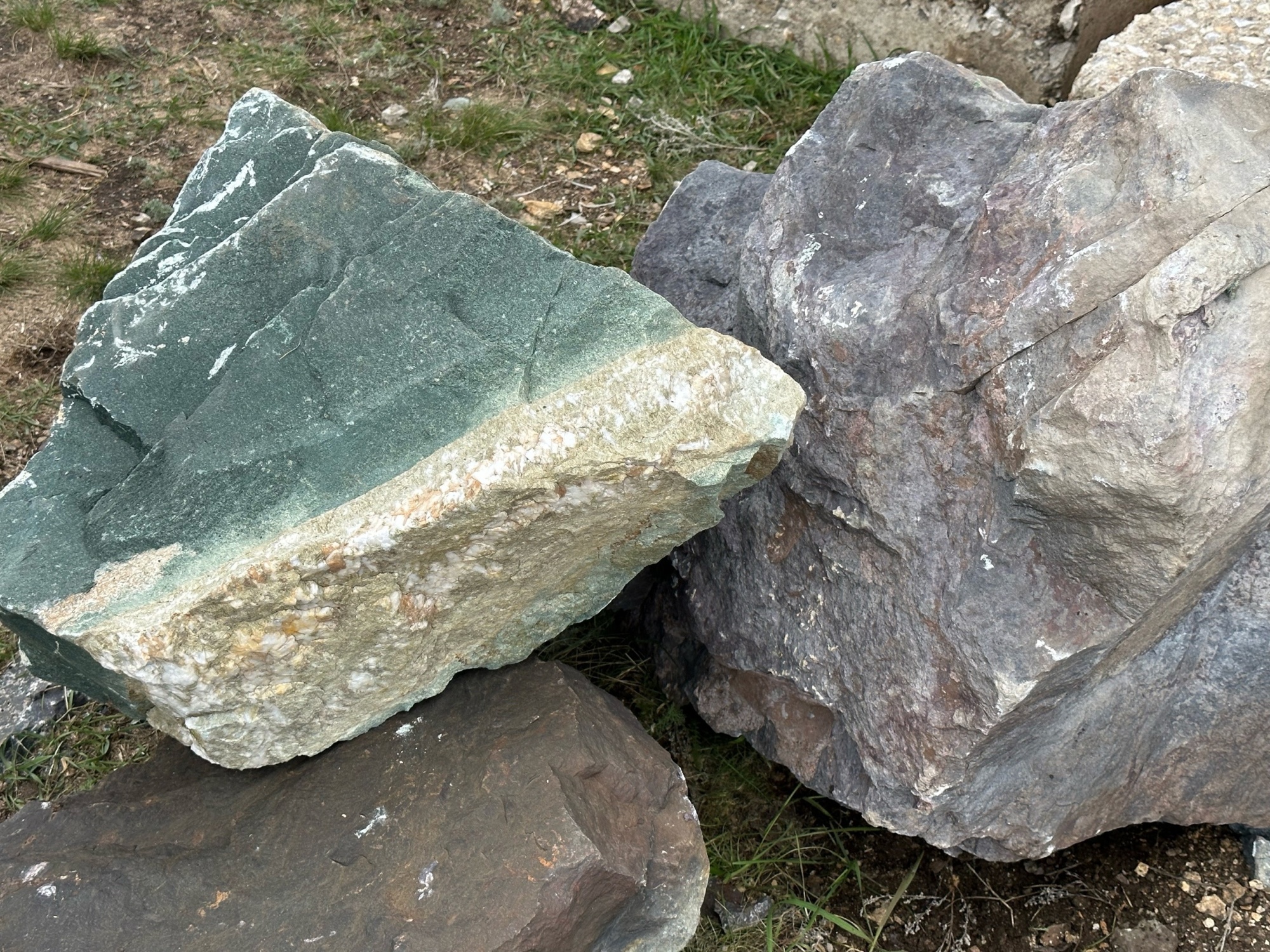 Камни для ландшафтного дизайна зелёные 10-60 килограмм купить в Барнаул