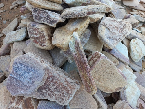 Златолит жёлтый, жёлто-зелёный глыбки и валуны для ланшафтного дизайна купить в Барнаул