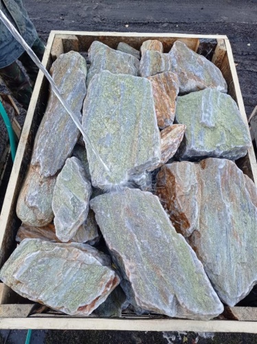 Златолит жёлтый, жёлто-зелёный глыбки и валуны для ланшафтного дизайна купить в Барнаул