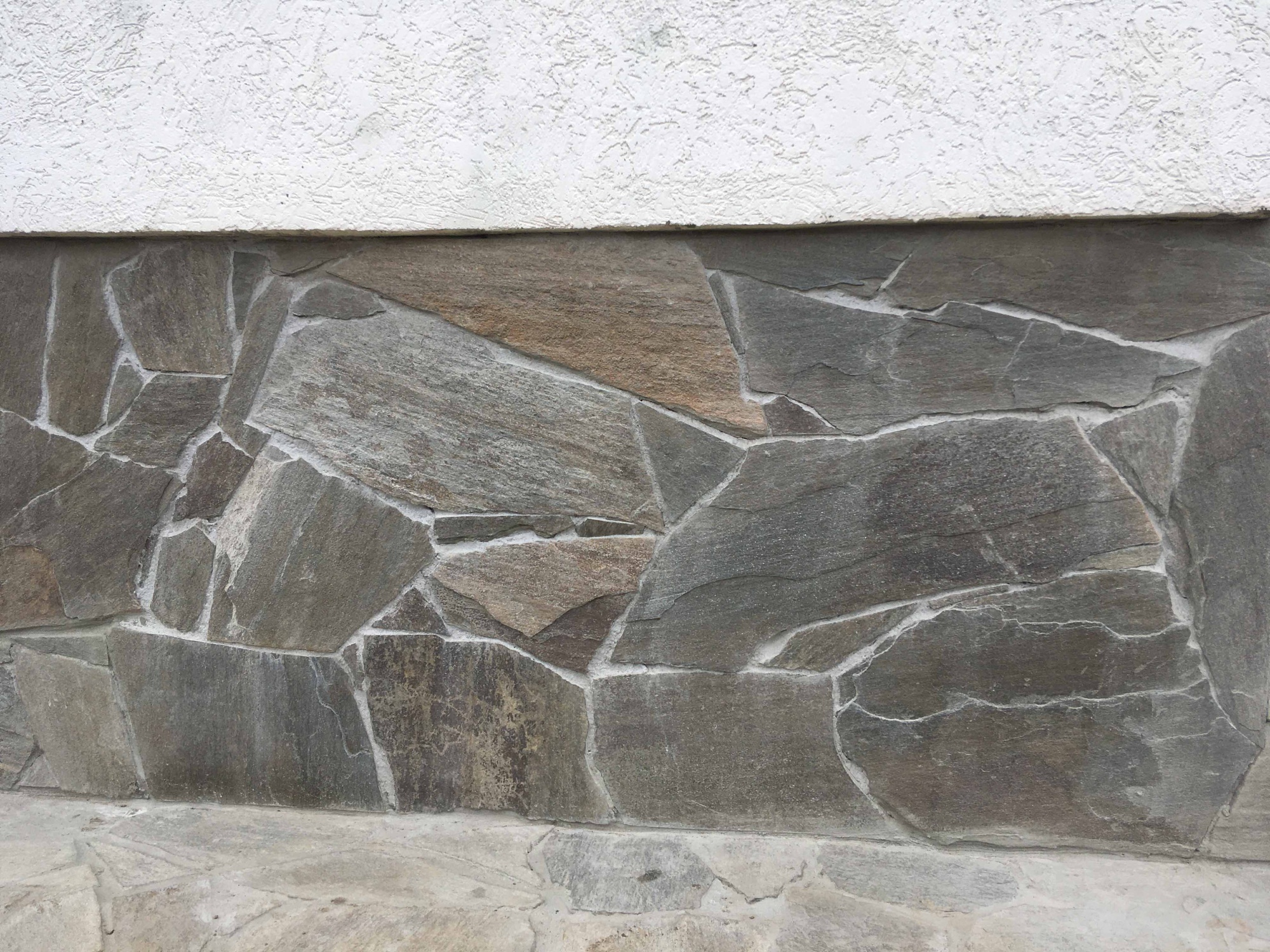 Плитняк златолит Уральский для цоколя, отмостки купить в Барнаул