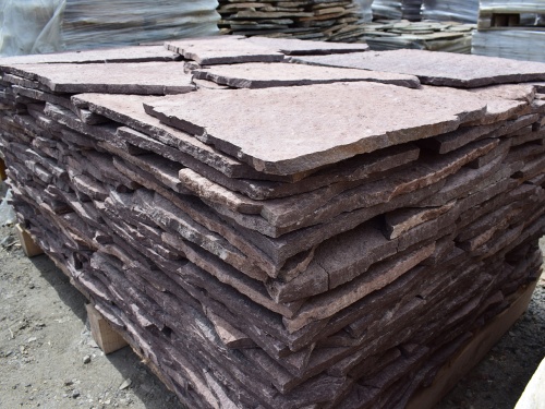 Плитняк лемезит бордовый для облицовки цоколя 20-25 мм  купить в Барнаул