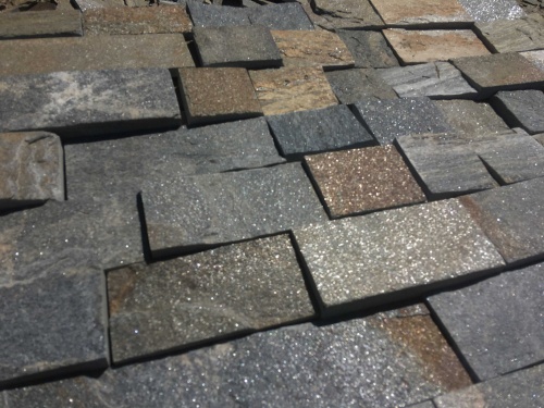 Плитка пилёная златолит Уральский для цоколя, отмостки купить в Барнаул