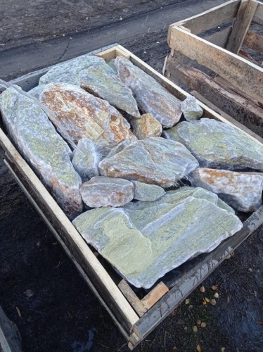 Златолит жёлтый, жёлто-зелёный глыбки и валуны для ланшафтного дизайна купить в Барнаул