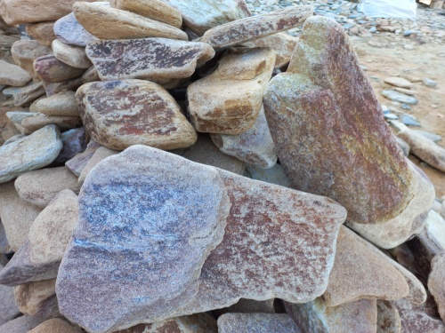 Златолит жёлтый, жёлто-зелёный глыбки и валуны для ланшафтного дизайна купить в Барнаул