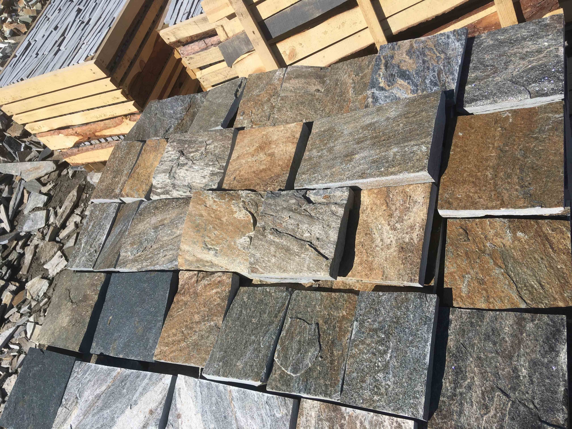 Плитка пилёная златолит Уральский для фасада купить в Барнаул