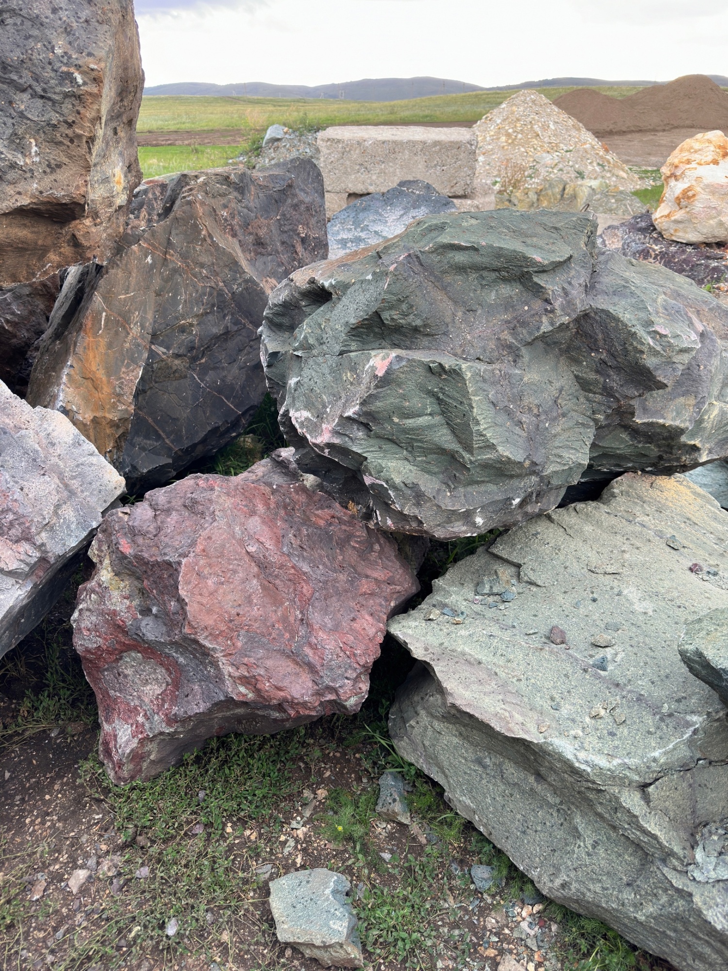 Камни для ландшафтного дизайна зелёные 10-60 килограмм купить в Барнаул