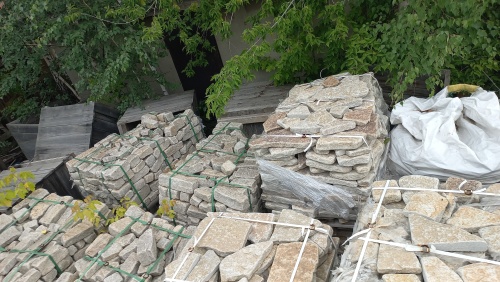 Плитняк гранитный галтованный купить в Барнаул