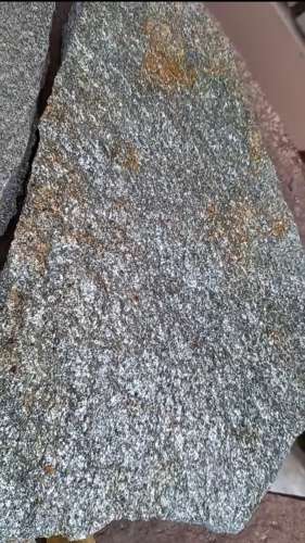 Плитняк златолит серебристый для цоколя, отмостки купить в Барнаул