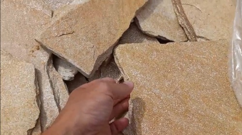 Плитняк златолит жёлтый золотистый для отмостки купить в Барнаул