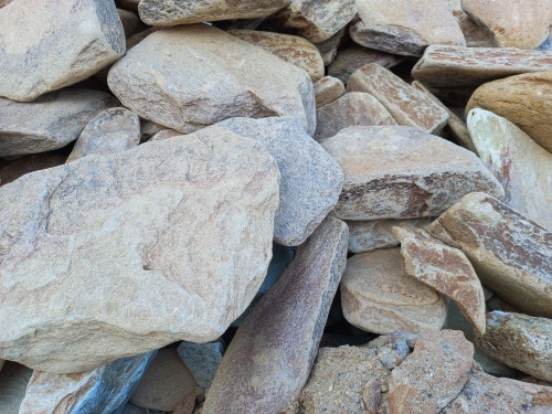 Златолит жёлтый, жёлто-зелёный глыбки и валуны для ланшафтного дизайна купить в Барнаул