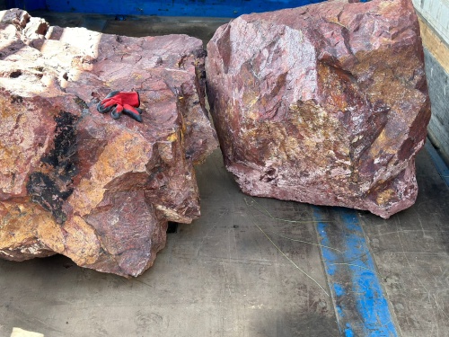 Ландшафтные глыбы красно-фиолетовые 200-1000 килограмм купить в Барнаул