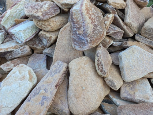 Златолит жёлтый, жёлто-зелёный глыбки и валуны для ланшафтного дизайна купить в Барнаул