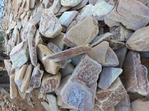 Златолит жёлтый, жёлто-зелёный глыбки и валуны для ланшафтного дизайна купить в Барнаул