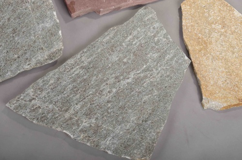 Плитняк златолит Уральский для цоколя, отмостки купить в Барнаул