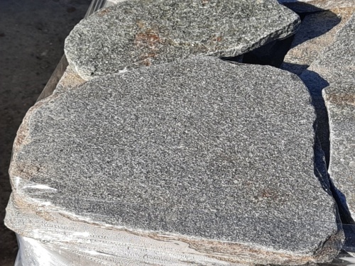 Златолит серебристый галтованный для цоколя купить в Барнаул