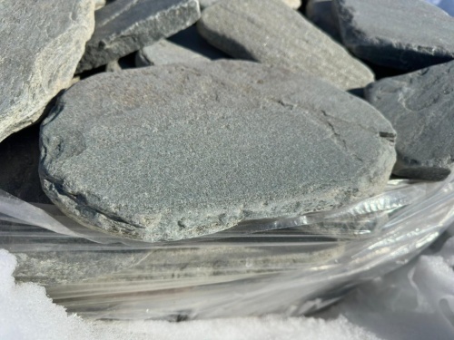 Плитняк златолит зелёный галтованный для мощения на бетон купить в Барнаул