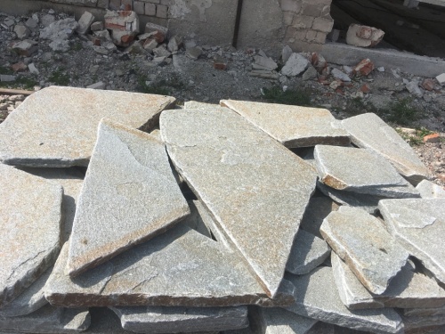 Златолит серебристый галтованный для цоколя купить в Барнаул